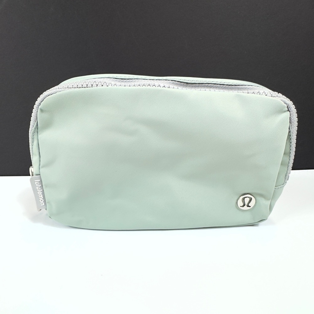 Lululemon Everywhere Belt Bag Crossbody - Color Silver Drop NWOT